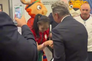 韩国女球迷遭种族辱骂，墨西哥官方致歉赠球衣