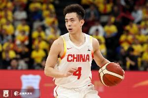 赵继伟与胡金秋成男篮世预赛关键支柱，此半场堪称最佳