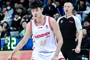 媒体人士阐述王浩然靠近NBA的难度，努力磨炼或迎未来机遇