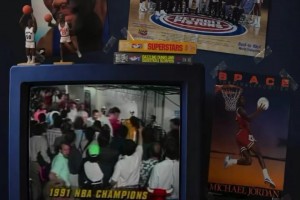 篮球之神首冠！91年NBA总决赛，公牛休息室里的庆祝时刻