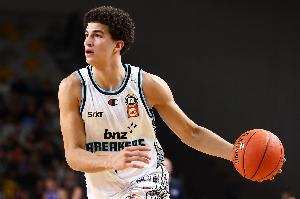 卡里姆·洛佩斯以21顺位被选入NBA，成为首位墨西哥出生的首轮选秀球员