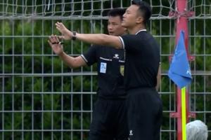 上海赛第90分钟更达扳平进球被吹后李海新改判有效