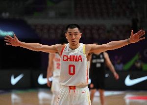 机会稀缺！高诗岩4投1中三分3投0中仅得2分2板3次犯规