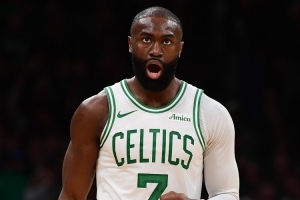 十年辉煌!杰伦·布朗绿军生涯五度入选全明星,24年荣获FMVP