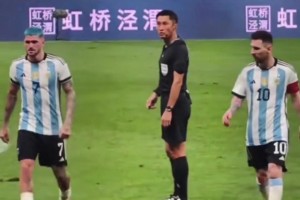 名场面：马宁怒斥德保罗，梅西在一旁笑了