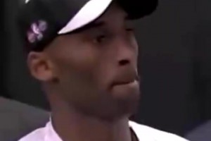 与今年马刺对比？09年NBA西部冠军颁奖仪式，湖人全队面无表情面色凝重