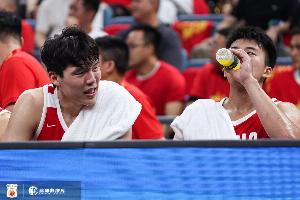 王俊杰与杨瀚森均感不适且焦急,杨瀚森的表现未必优于徐昕