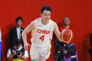 赵继伟谈霍金森：已尽所能，但仍难以防守
