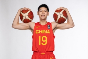 媒体人:重返巅峰的崔永熙对中国男篮攻防两端至关重要