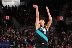 媒体人:杨瀚森的投篮已非卖点,形势颇为严峻