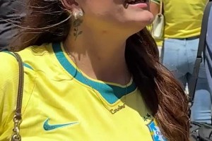 是谁让巴西美女球迷最后时刻背叛了内马尔